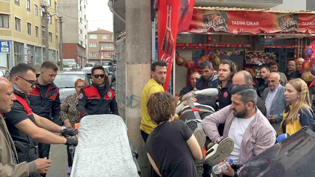 Tekirdağ Çorlu'da Sokak Darp Olayı: 25 Yaşındaki Genç Hastaneye Kaldırıldı