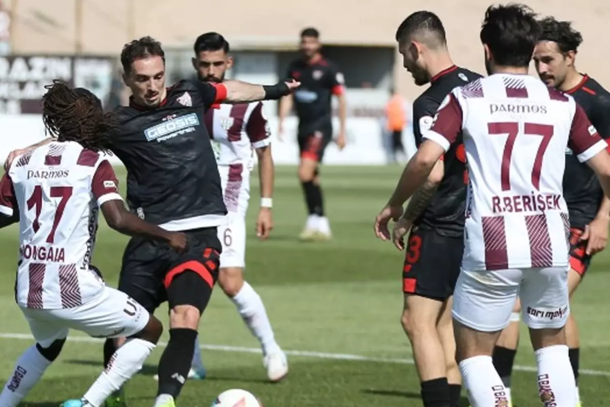 Herkes ekran başına! Süper Lig'e çıkan son takım belli oluyor