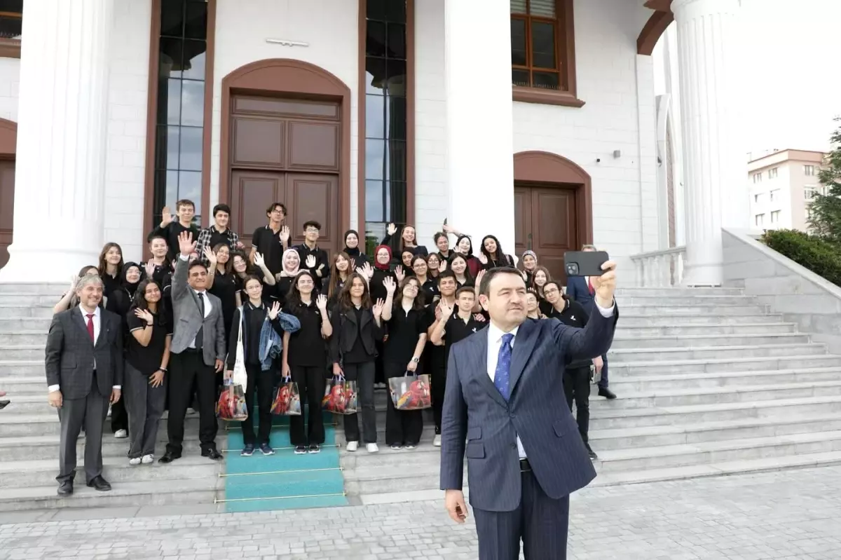 Kütahya İstihdam ve Kariyer Fuarı'nda Gençlere Kariyer Rehberliği