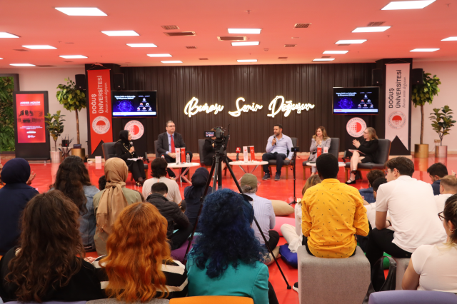 Yapay zeka panelini robot köpek bastı! Yapay zeka panelini robot köpek bastı!