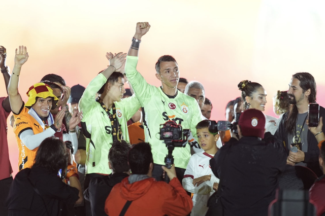 Yıldız futbolcu Galatasaray'dan ayrılacağını açıkladı: Yarın son maçıma çıkıyorum