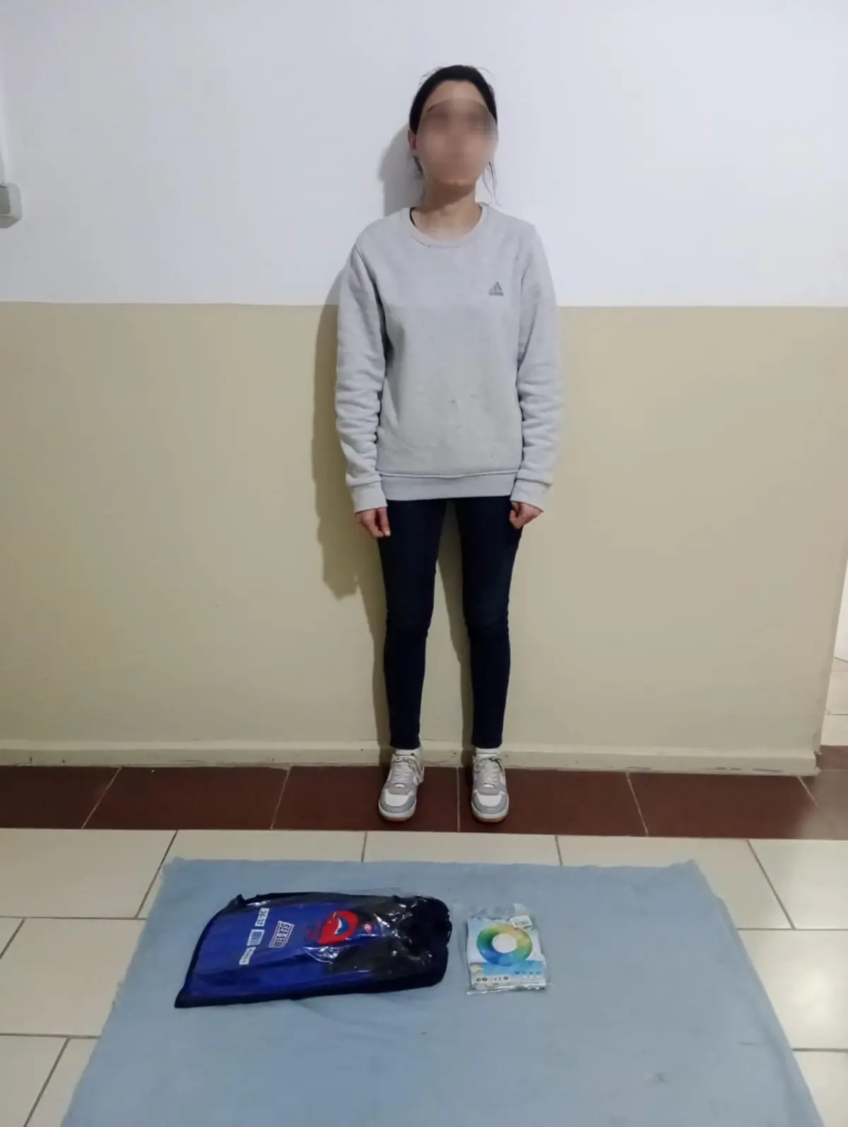 Kuşadası'nda Yunanistan'a Geçmeye Çalışan Kadın Kaçak Göçmen Yakalandı