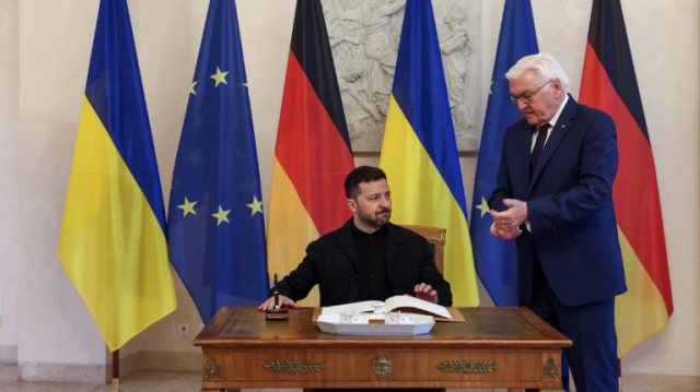 Zelensky wore a suit for the first time during his visit to Germany