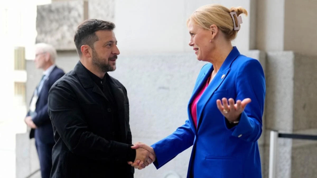 Zelensky wore a suit for the first time during his visit to Germany