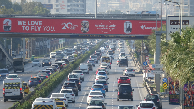 Chaos continues in İzmir where 23 thousand workers have gone on strike
