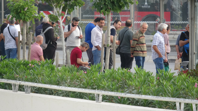 Chaos continues in İzmir where 23 thousand workers have gone on strike