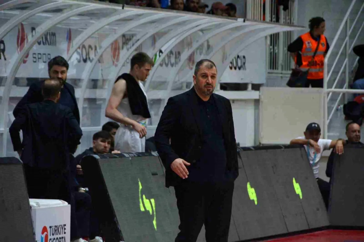 Aliağa Petkimspor'da Başantrenör Burak Gören ile Ayrılık