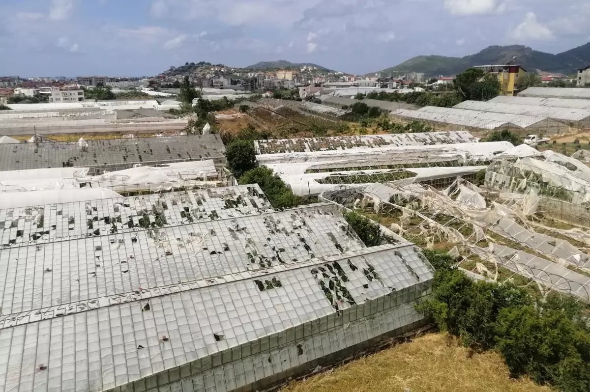 Antalya'da Dolu ve Hortum Tarım Alanlarında Hasara Neden Oldu