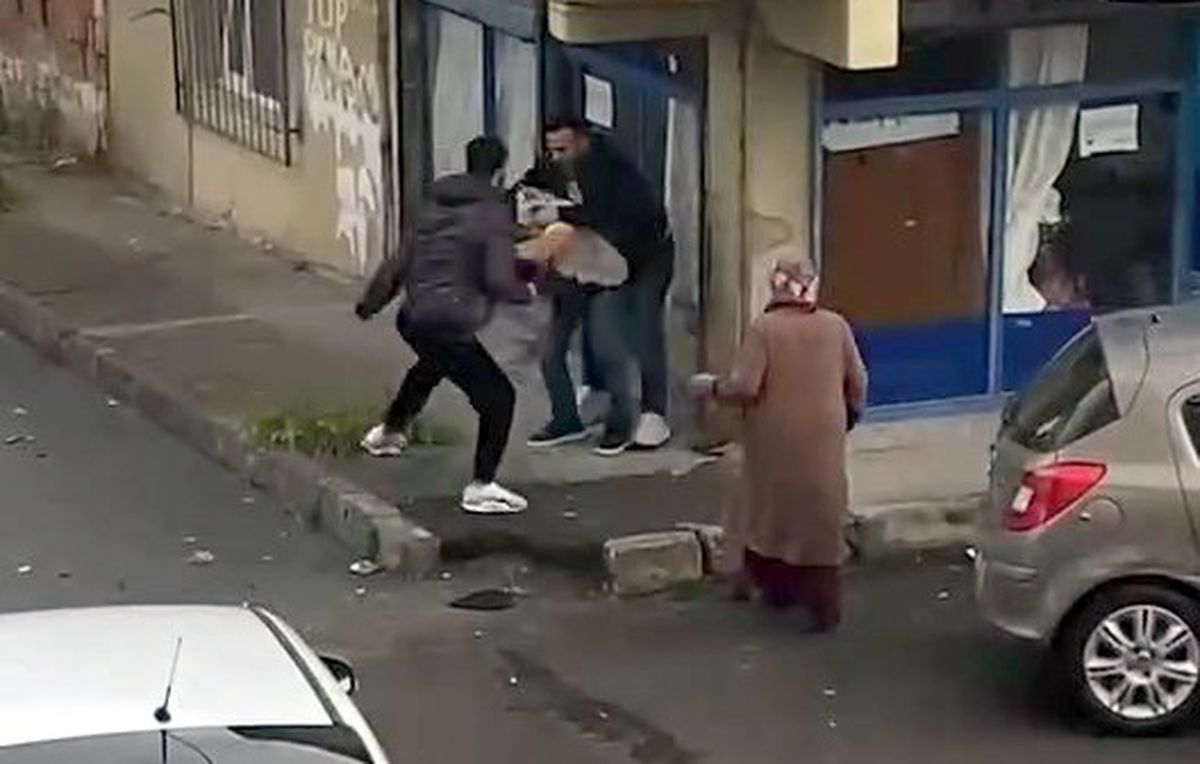 Avcılar'da Trafikte Kavga: Bıçaklı Saldırı ve Yumruklaşma
