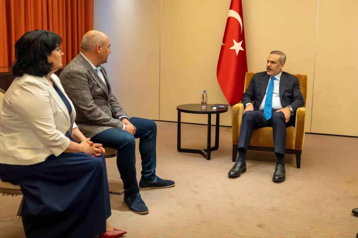 Bakan Fidan, Gagauz Türkleri temsilcileri ile bir araya geldi