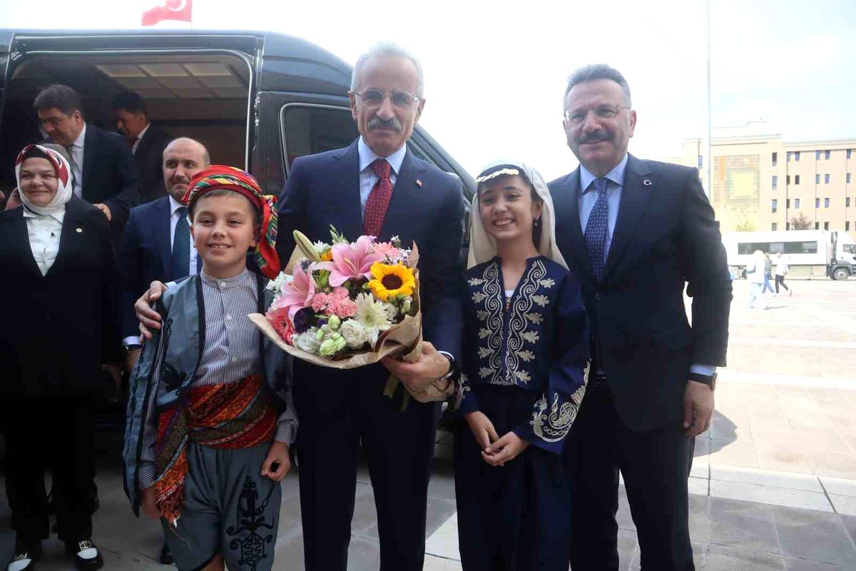 Bakan Uraloğlu Eskişehir'de Ziyaretlerde Bulundu