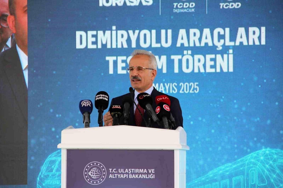 Bakan Uraloğlu, TÜRASAŞ Araç Teslim Töreni'ne katıldı