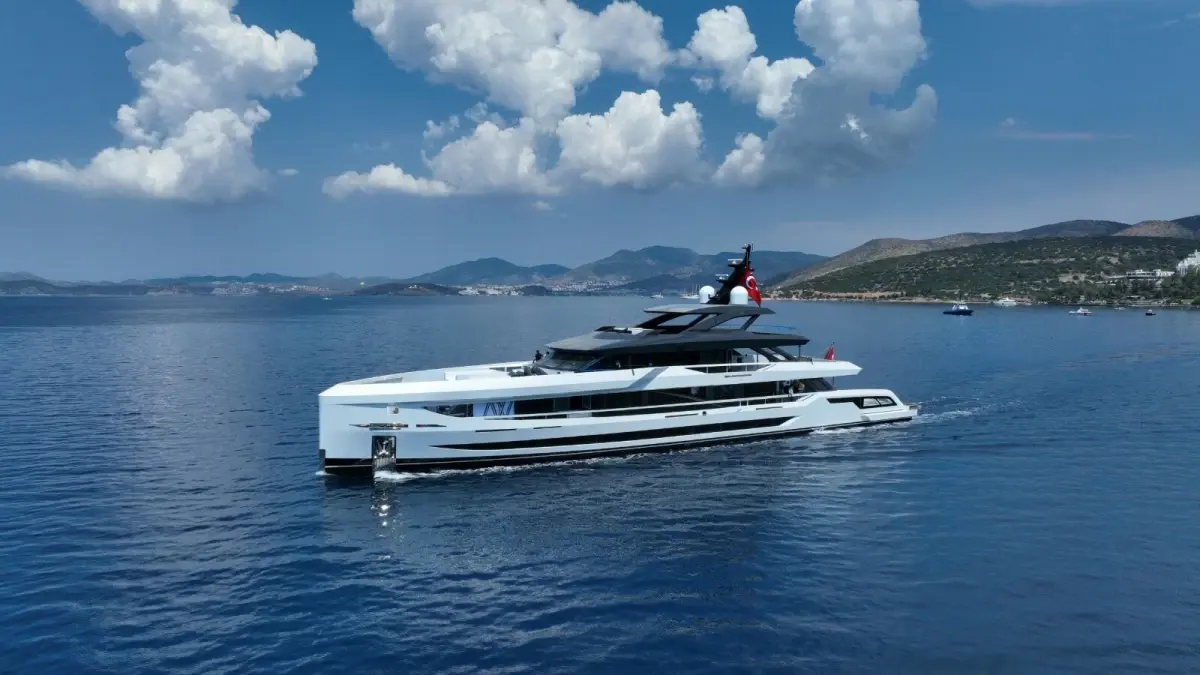 Bodrum'da 1,2 Milyar Lira Değerinde 'Legasea' Yatı Suya İndirildi