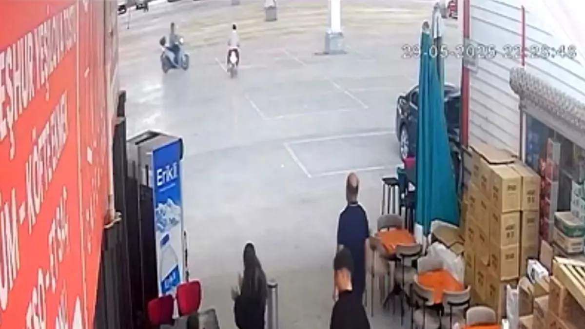Burdur'da Motosiklet Çarpışması: 2 Yaralı