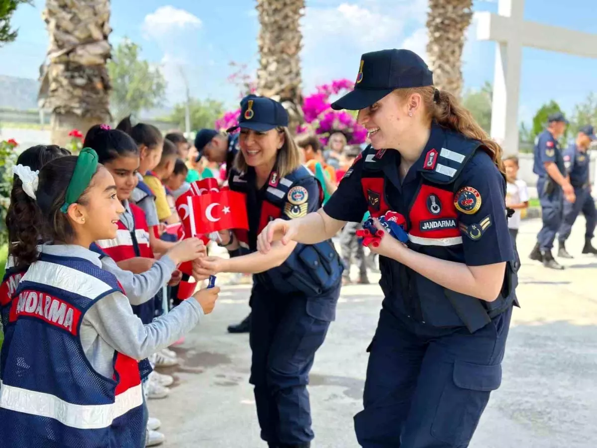 Buharkent'te Jandarma Mesleği Öğrencilere Tanıtıldı