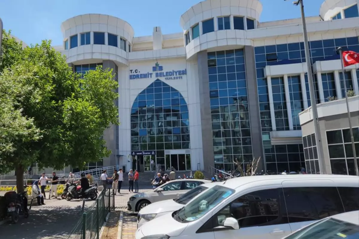 CHP'li Edremit Belediyesi'ne usulsüzlük operasyonu! 7 kişi gözaltına alındı