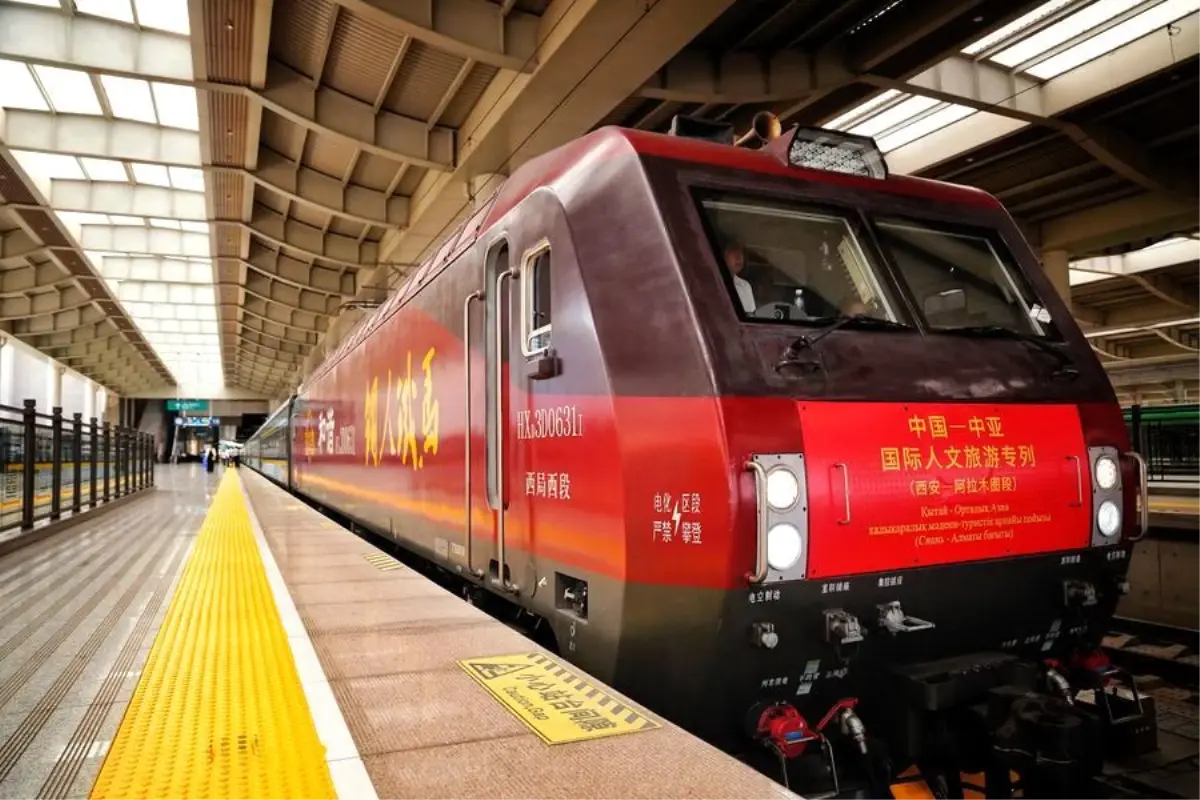 Çin ve Kazakistan Arasındaki Kültürel Etkileşim Yeni Tren Seferiyle Başladı