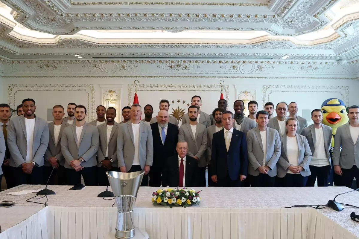 Cumhurbaşkanı Erdoğan, EuroLeague şampiyonu Fenerbahçe Beko'yu kabul etti