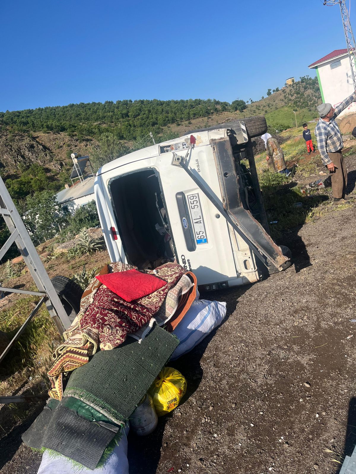 Bingöl'de Trafik Kazası: 5 Yaralı, 1'inin Hayati Tehlikesi Var