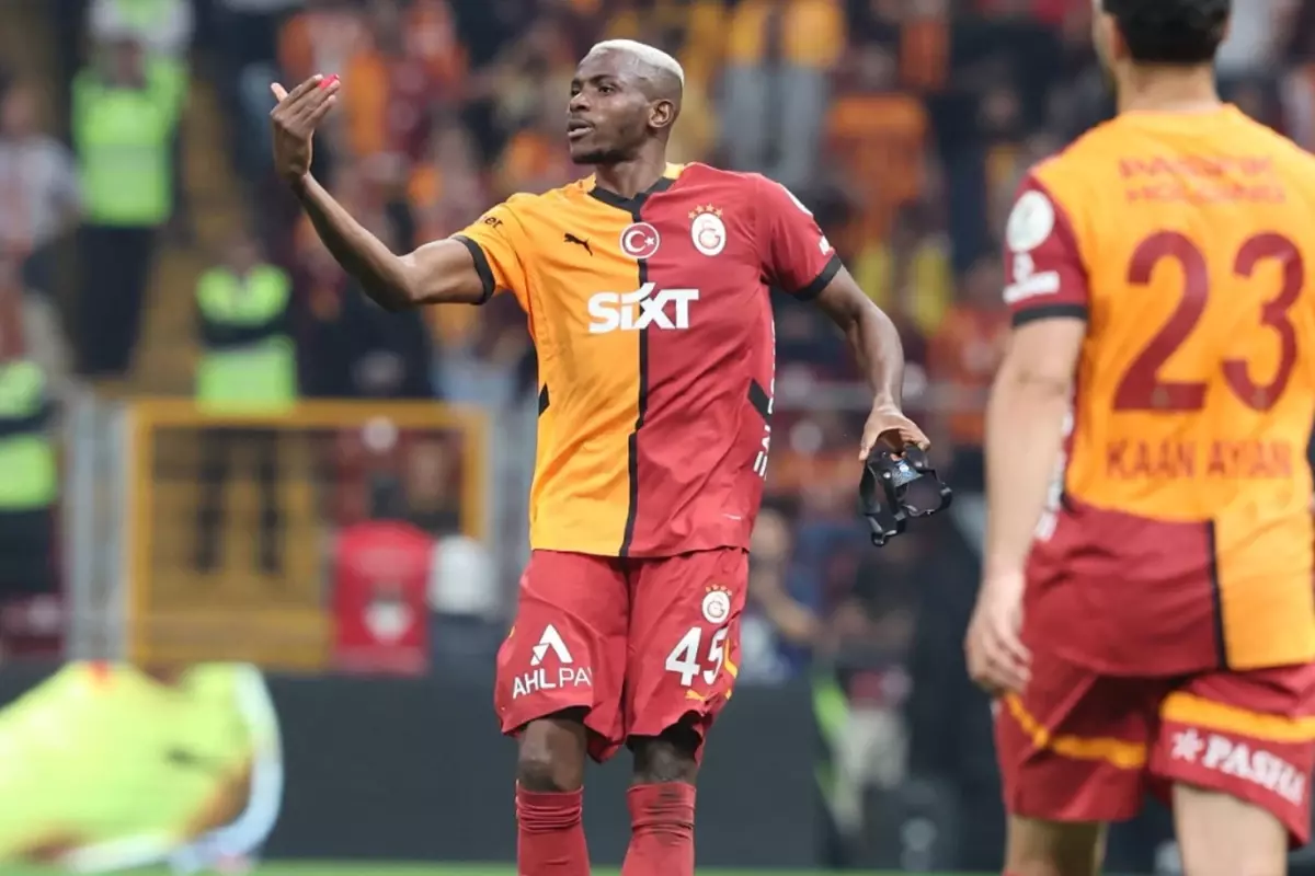 Devre arasında gerginlik! Osimhen, Ba'yı soyunma odası koridoruna çağırdı