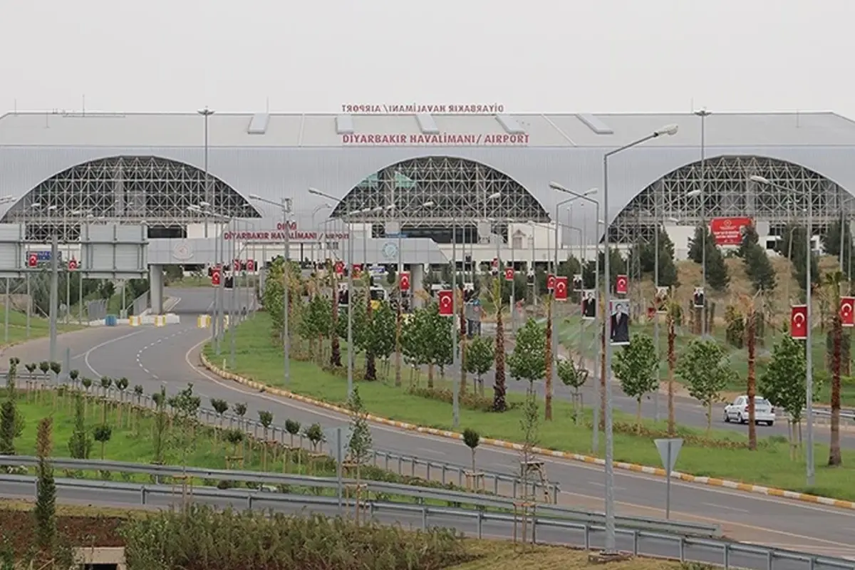 Diyarbakır Havalimanı yeniden uçuşa açıldı