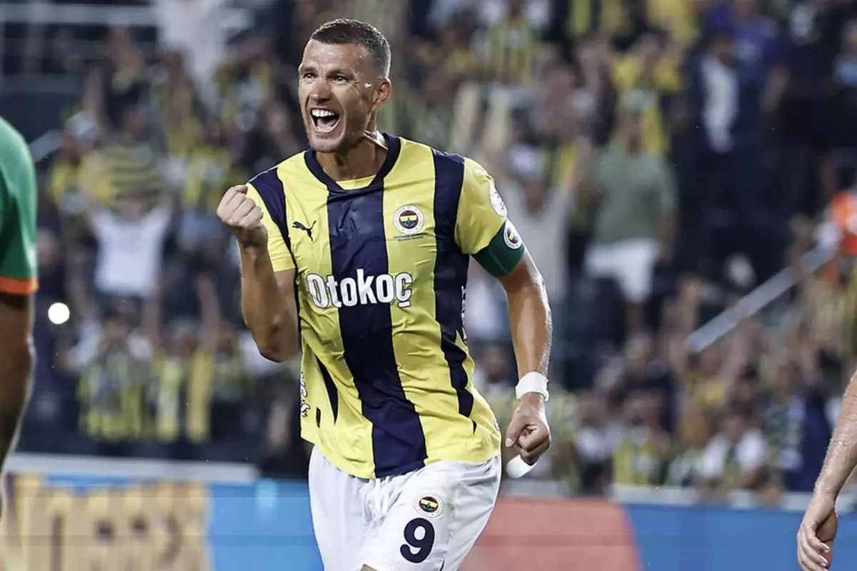 Edin Dzeko, Fenerbahçe'ye veda etti