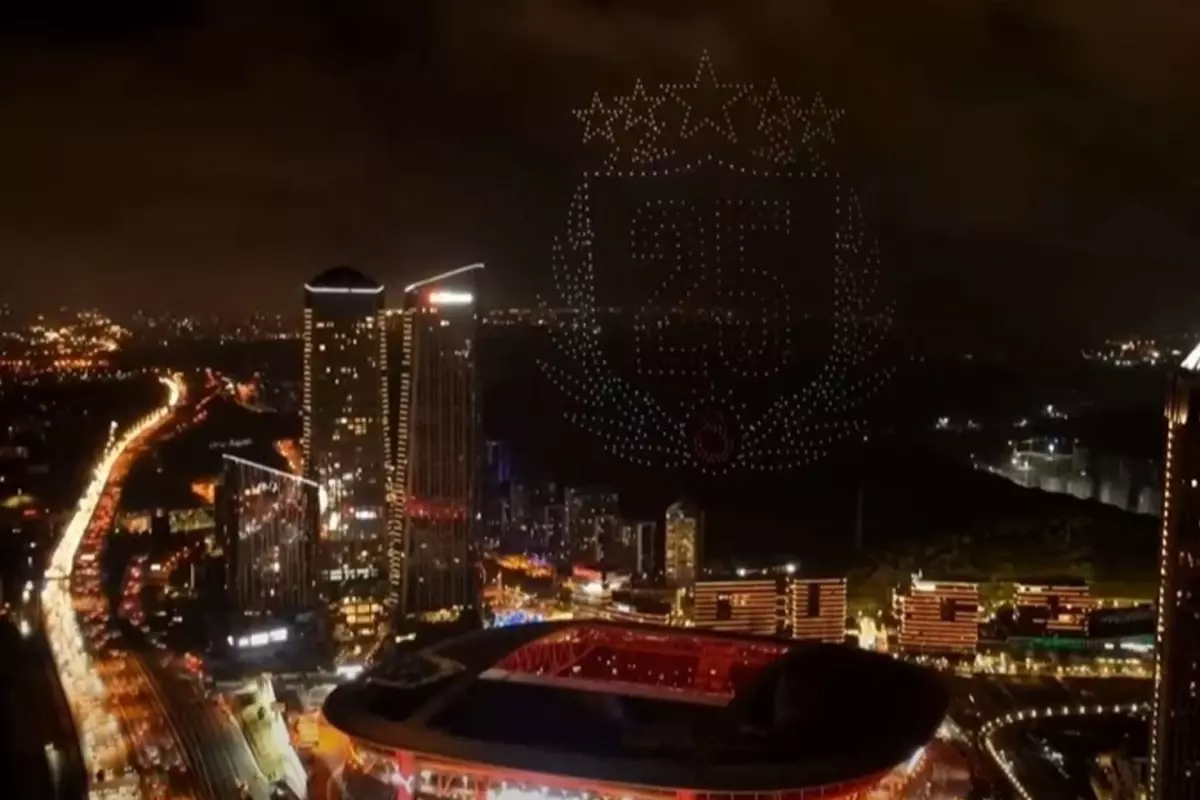 Galatasaray'dan görülmemiş drone şovu! 5 yıldızı 5 farklı yerden getirdiler