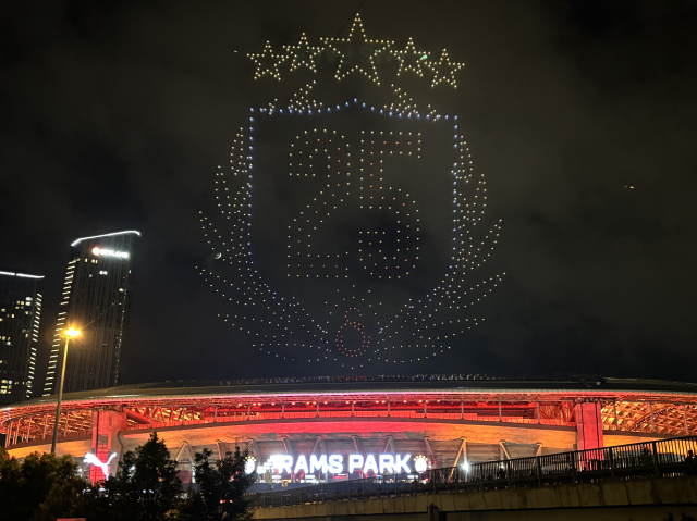 Unseen drone show from Galatasaray! They brought 5 stars from 5 different places