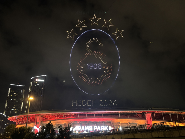 Unseen drone show from Galatasaray! They brought 5 stars from 5 different places