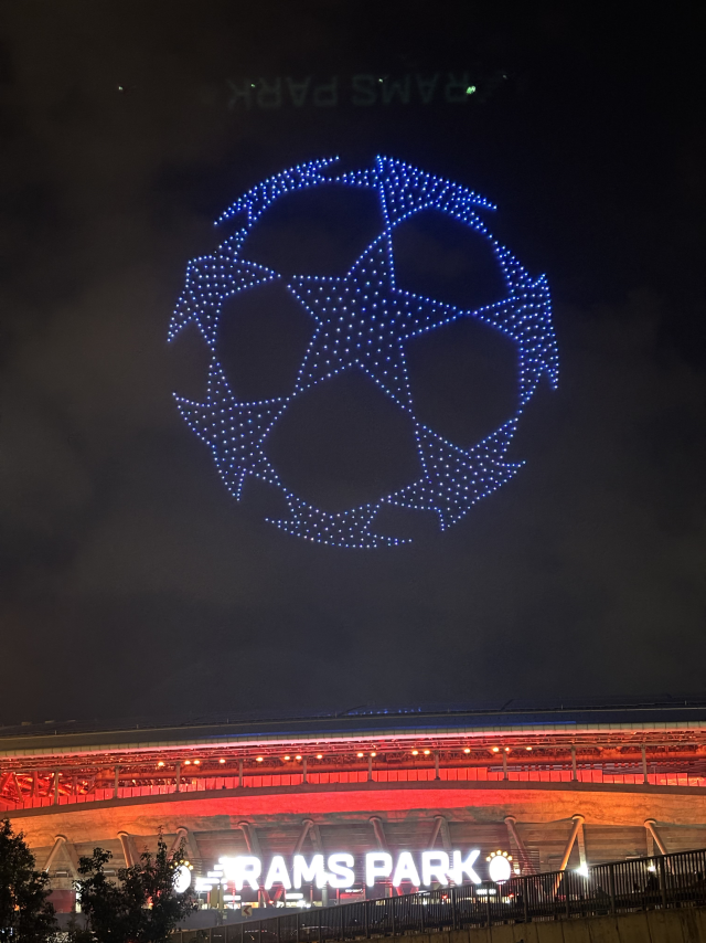 Unseen drone show from Galatasaray! They brought 5 stars from 5 different places