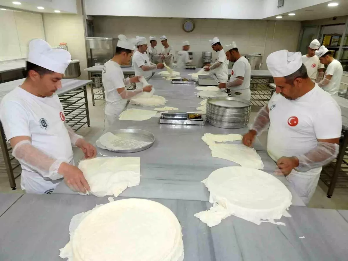 Gaziantep'te Baklava Ustaları Kurban Bayramı İçin Yoğun Mesai Yapıyor