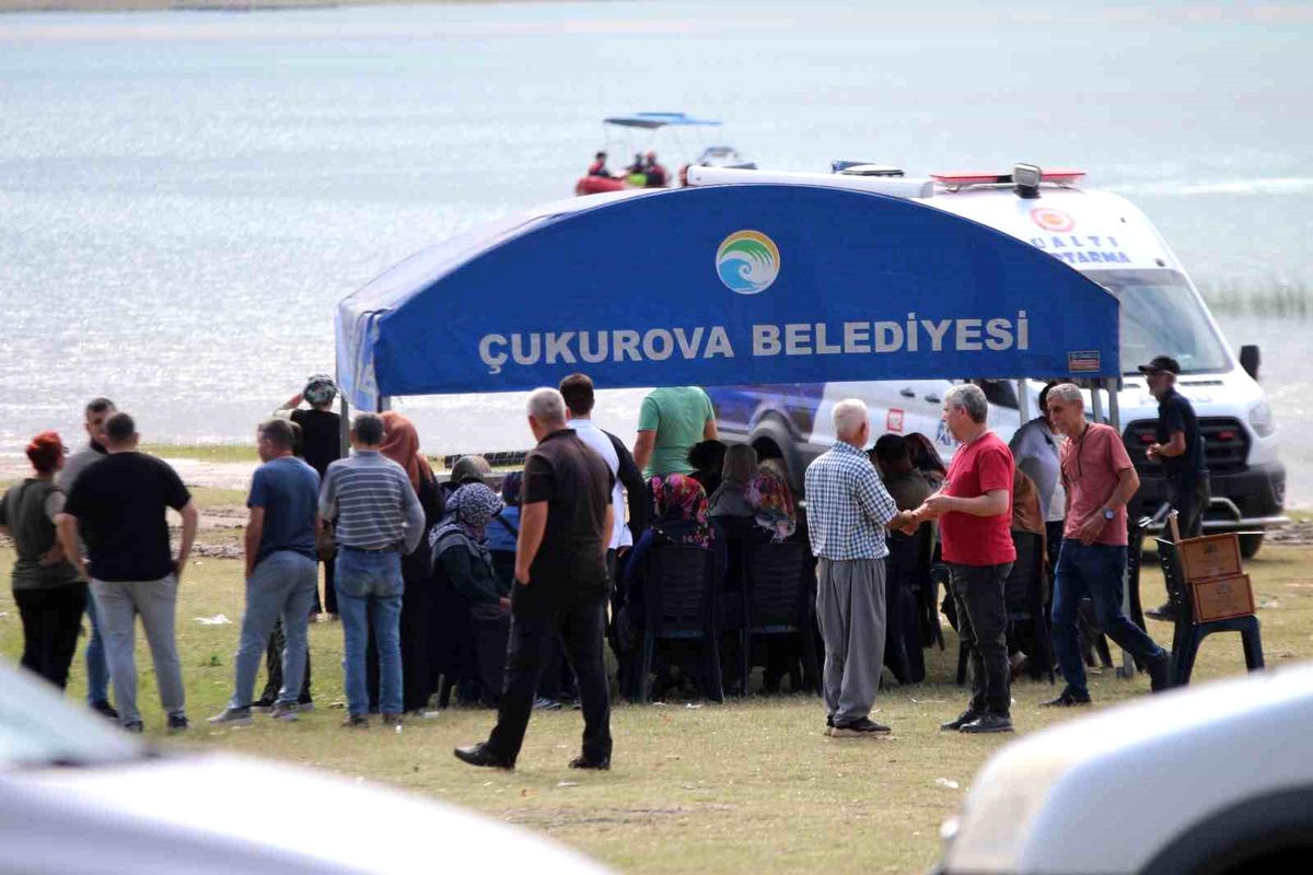 Adana'da Tekneden Düşen Emirhan Gürbüz İçin Arama Çalışmaları Devam Ediyor