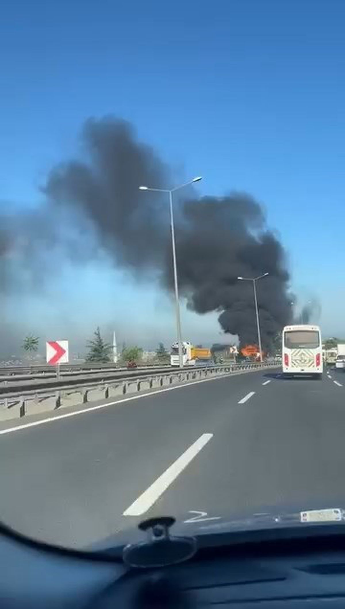 Gebze'de Hafriyat Kamyonu Yangını: Kullanılamaz Hale Geldi
