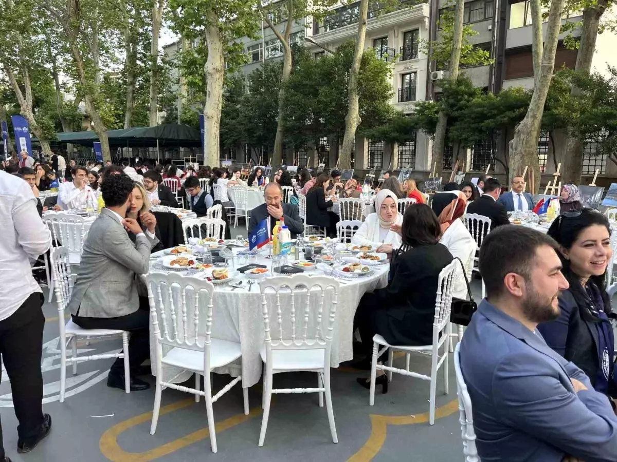 İstanbul Erkek Lisesi'nde Asırlık Okullar Vakfı Olağanüstü Genel Kurul ve Lansman töreni düzenlendi