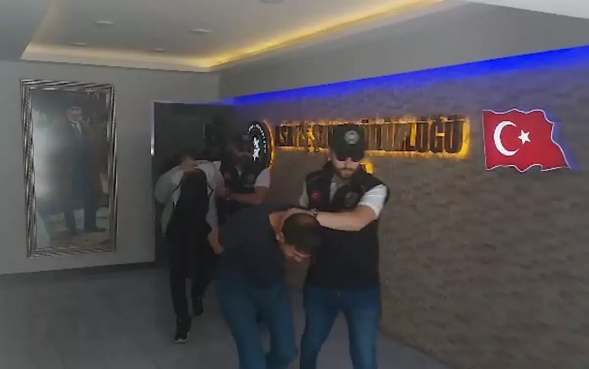 İzmir'de Komşular Arasında Silahlı Kavga: 4 Tutuklu