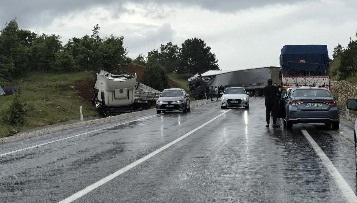 Konya'da İki Ayrı Trafik Kazasında 5 Kişi Yaralandı