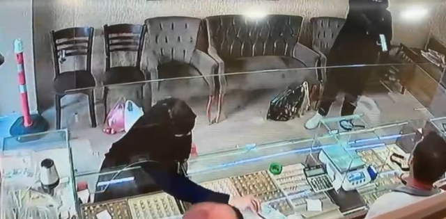 He prevented the armed robbery attempt in the jewelry store by throwing a chair