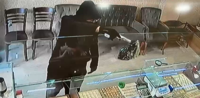 He prevented the armed robbery attempt in the jewelry store by throwing a chair