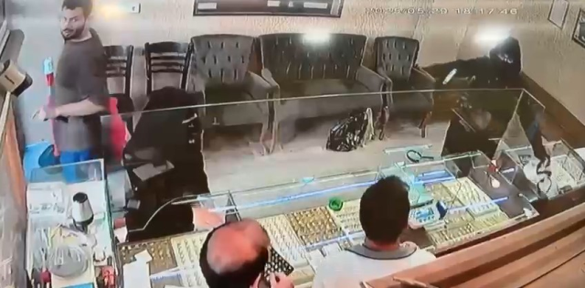 He prevented the armed robbery attempt in the jewelry store by throwing a chair