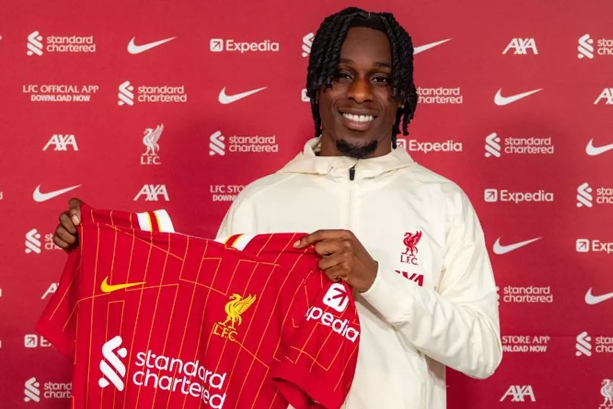Liverpool, Arnold gider gitmez yeni sağ bekini açıkladı