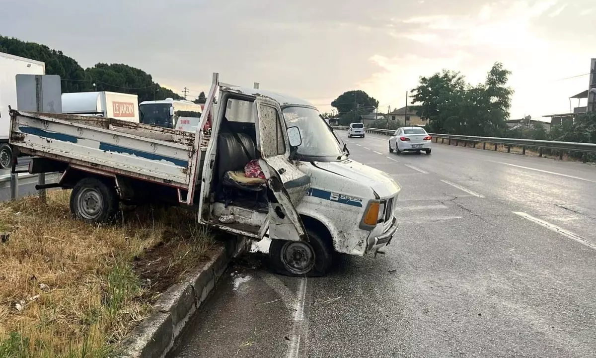 Manisa'da Kamyonet Kazası: Bir Ölü, Bir Yaralı