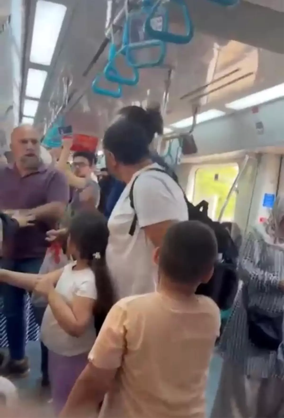 Marmaray'da Çocukların Gözünde Korkunç Kavga