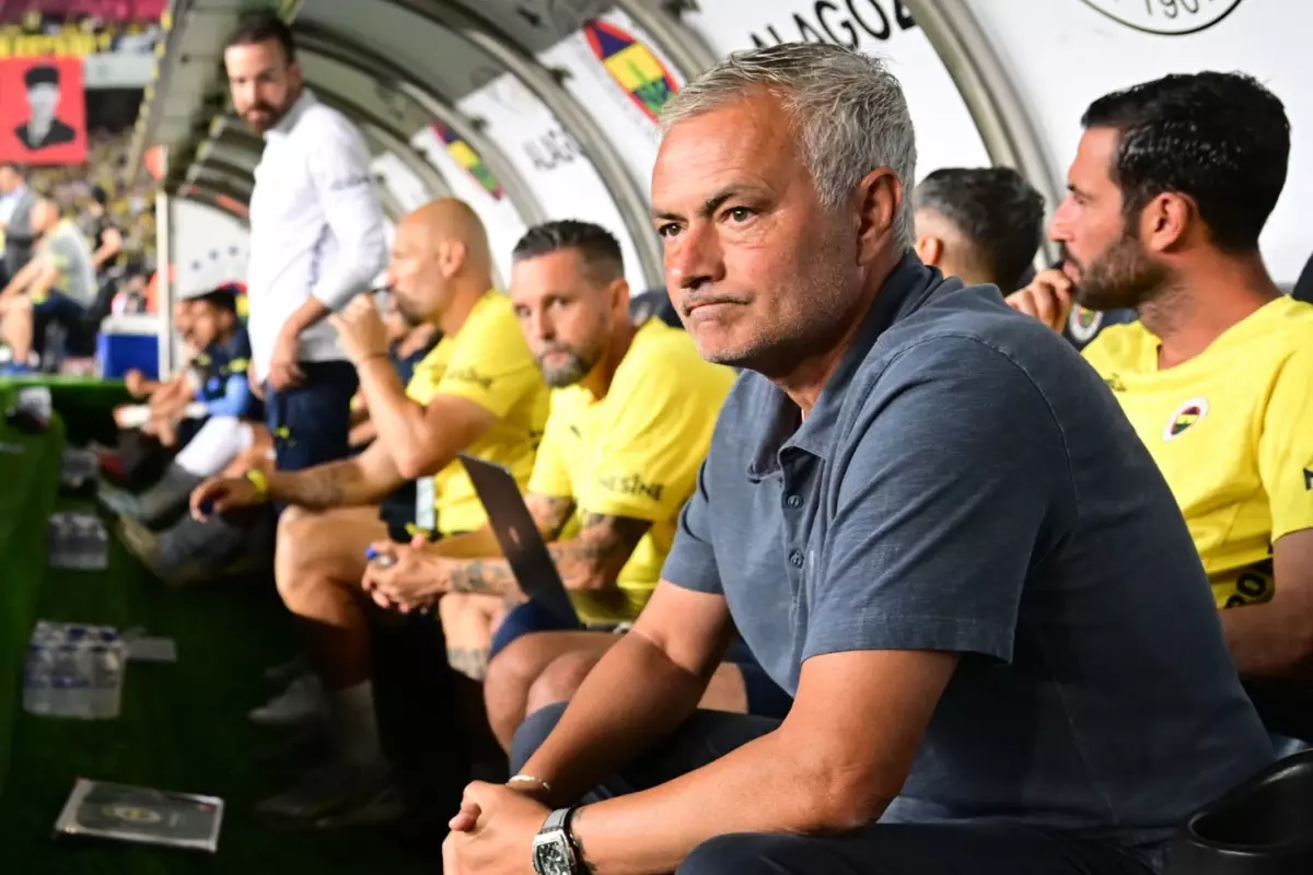 Mourinho'nun ekibinde büyük değişiklik! Yollanacak isimler belli oldu