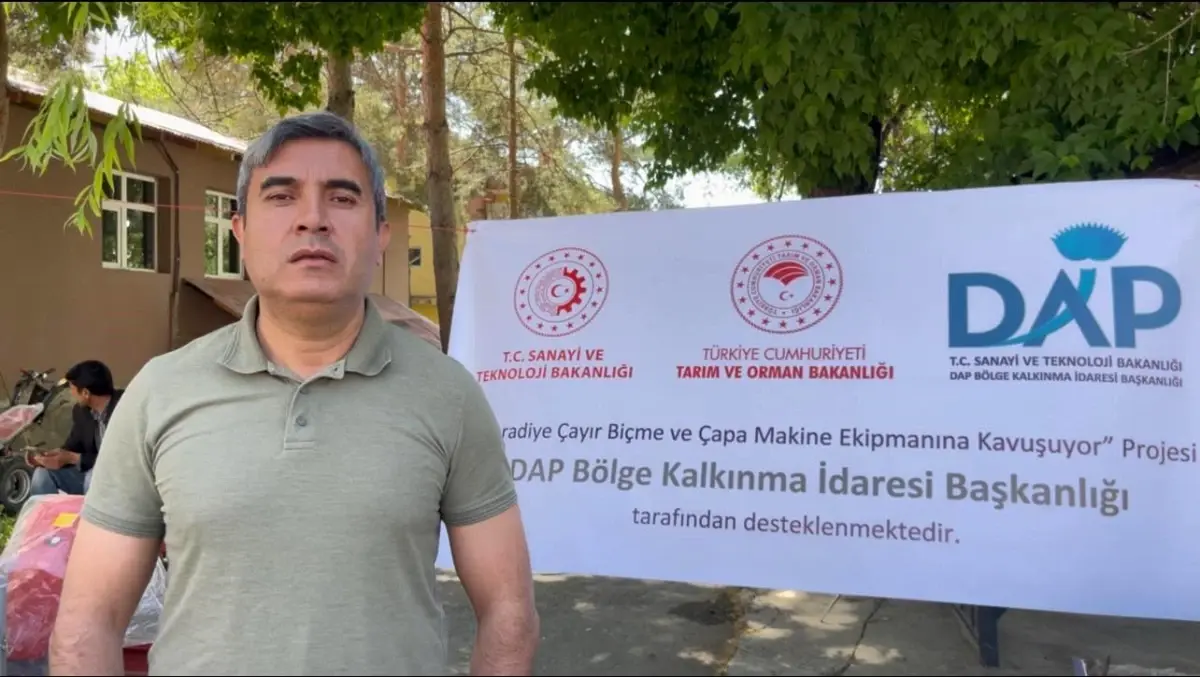 Muradiye'de Çiftçilere Tarım Aletleri Dağıtımı Yapıldı
