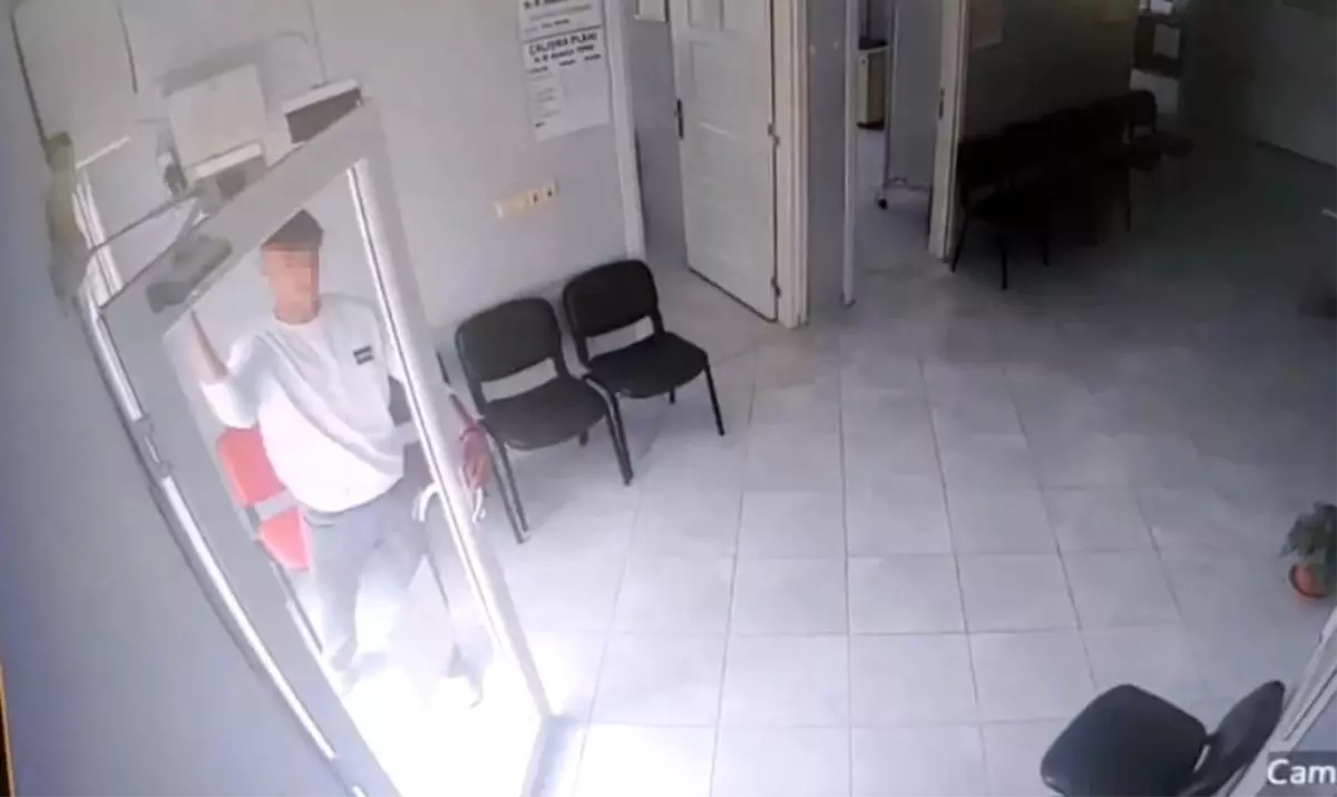 Osmaniye'de Aile Hekimi Tehdit Edildi, Cam Kırıldı
