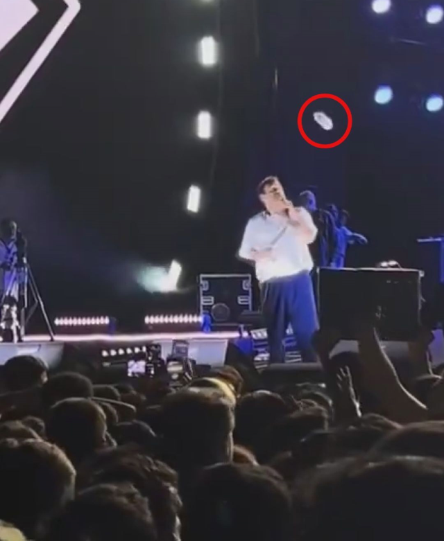 The difficult moments of the famous singer on stage in Şanlıurfa! He struggled hard not to leave.