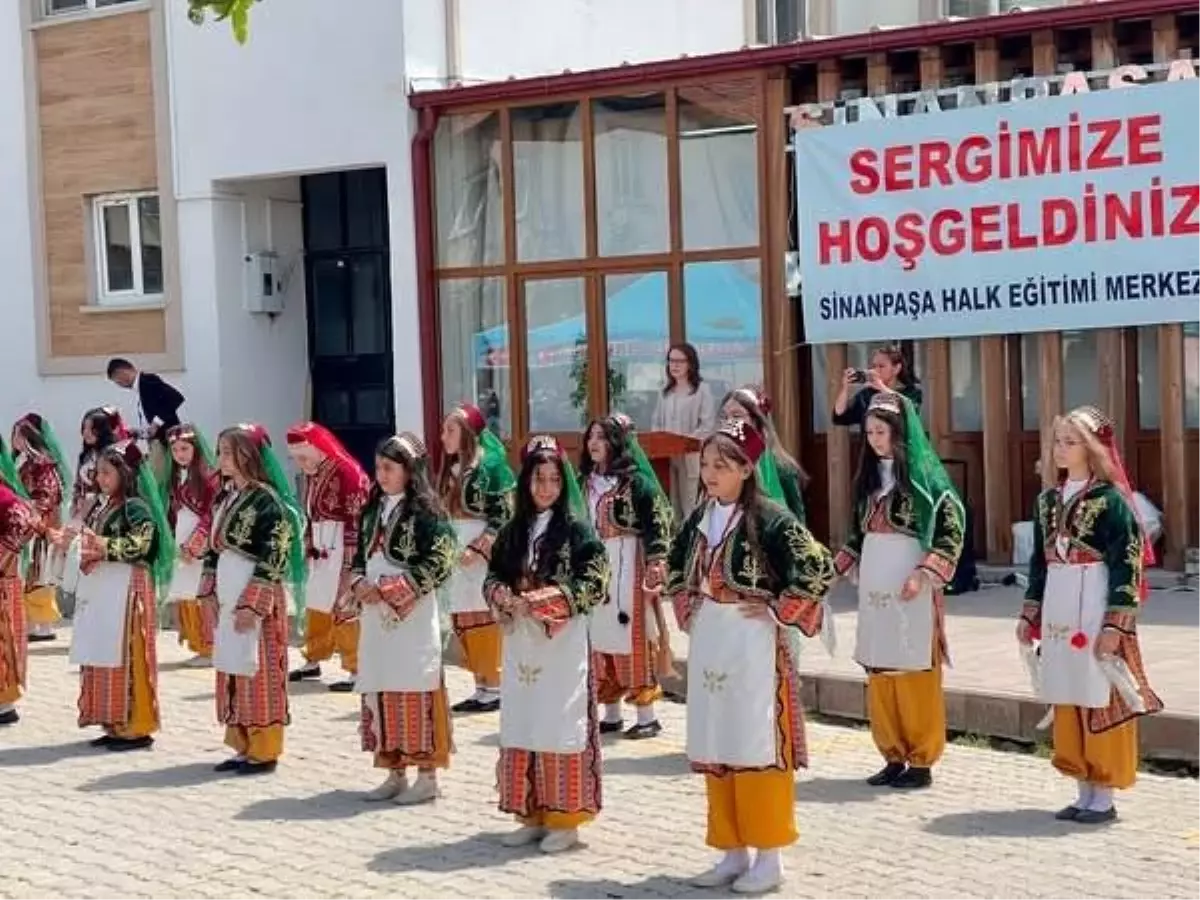 Hayat Boyu Öğrenme Haftası Etkinlikleri Kapsamında Yıl Sonu Sergisi Açıldı