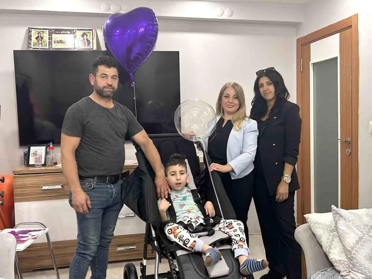 Sivrisinek ısırığıyla yatağa bağımlı hale gelen çocuk, İHA'nın haberinden sonra pusetine kavuştu
