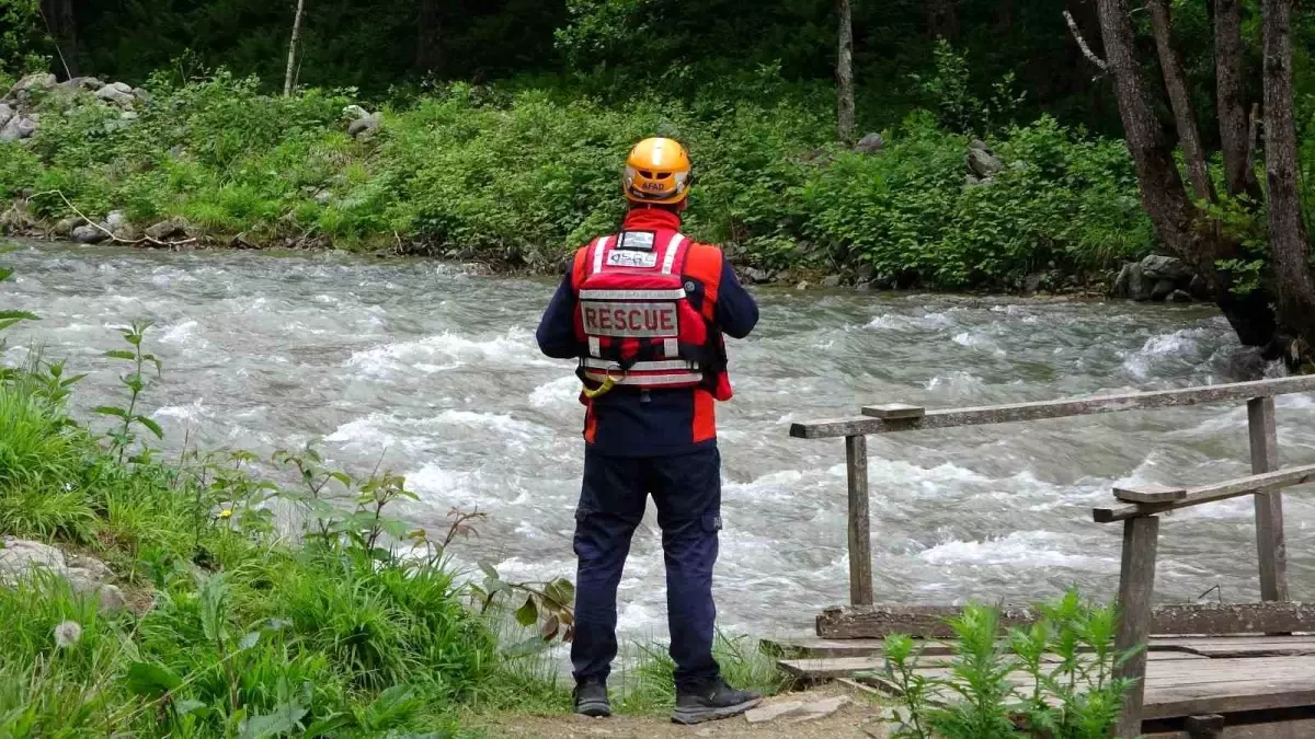 Uzungöl'de Suya Düşen Çocuğu Arama Çalışmaları 5. Günde Devam Ediyor