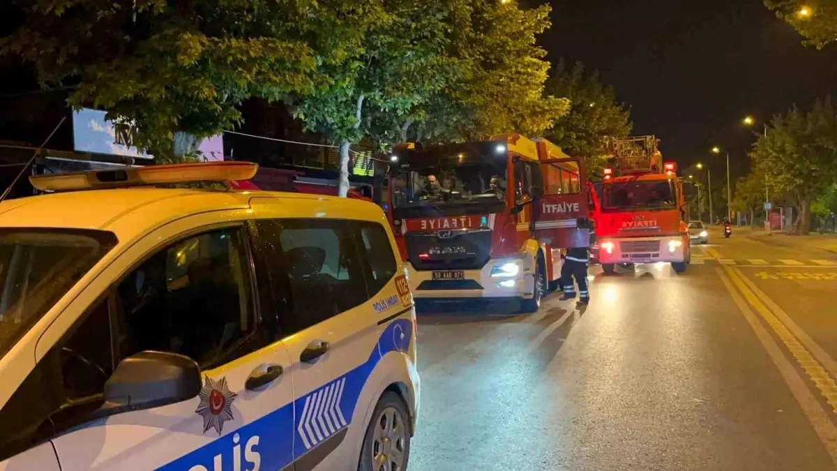 Tekirdağ'da Kafenin Tentesi Yangın Çıkardı